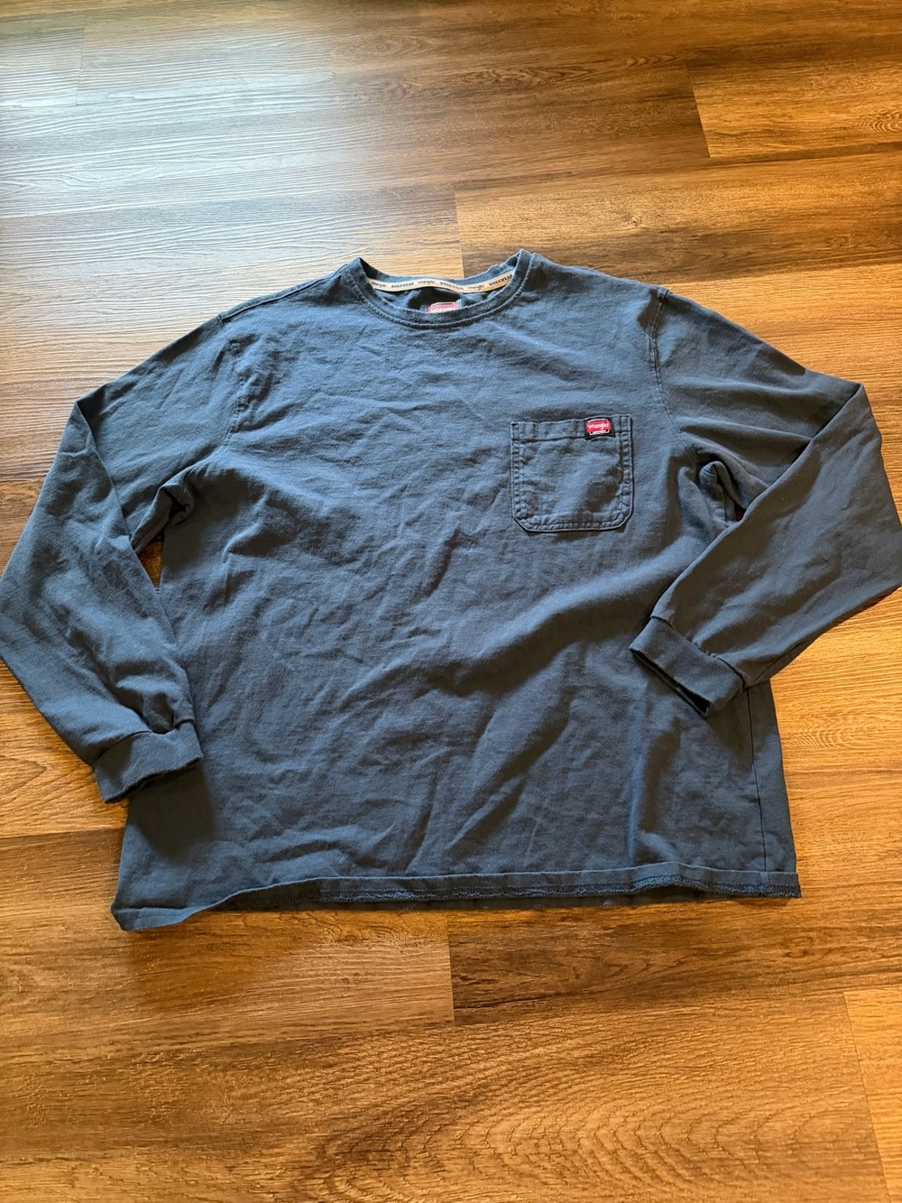 Wrangler Men's Long-Sleeve Pocket Tee in Charcoal Blue